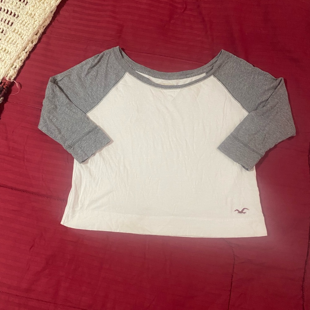 Hollister Gray & White Baseball Tee Shirt 3/4 sleeve Crop Top. Size Medium